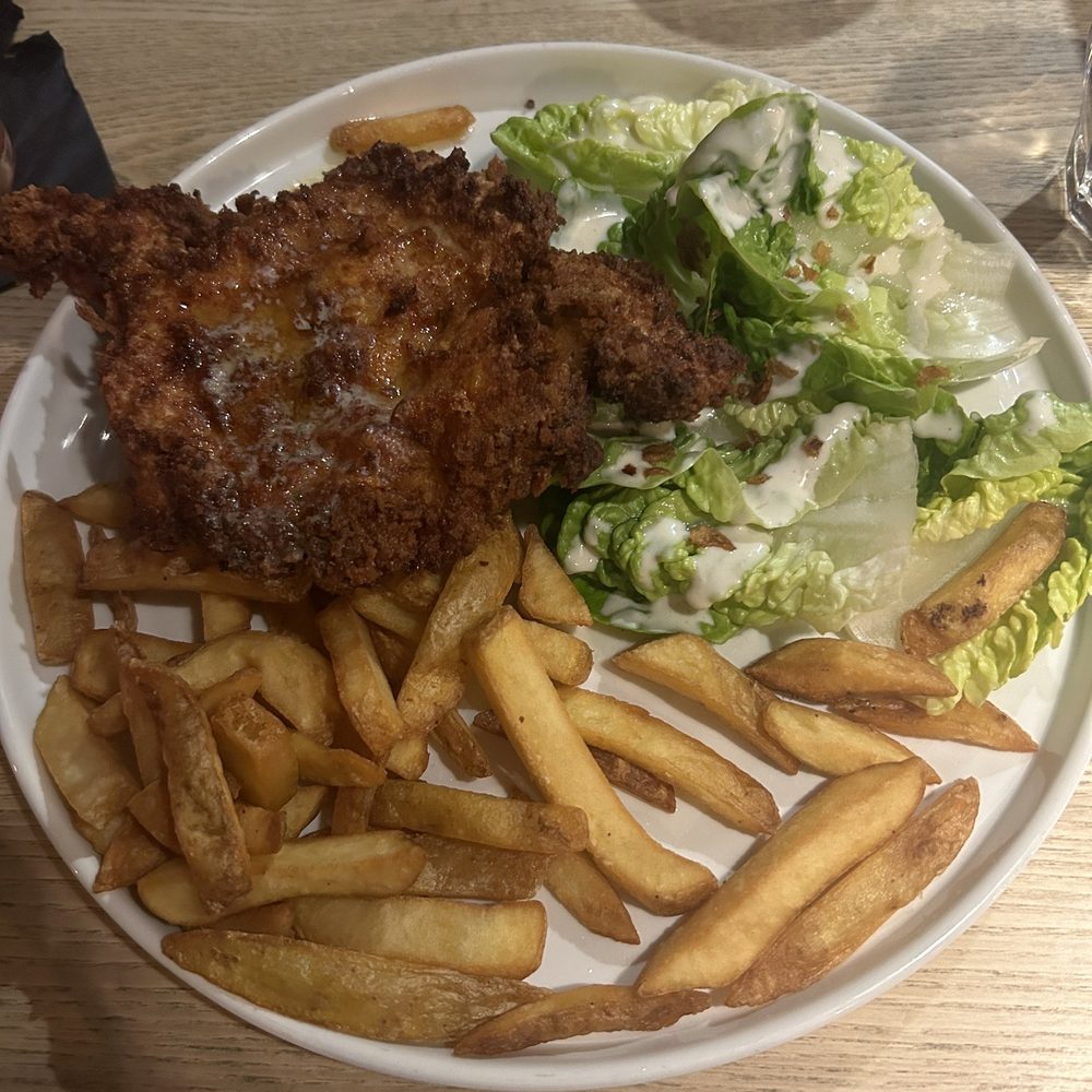 Devonshire Arms - Chicken schnitzel - Pubs Near Me - Bakewell, DBY