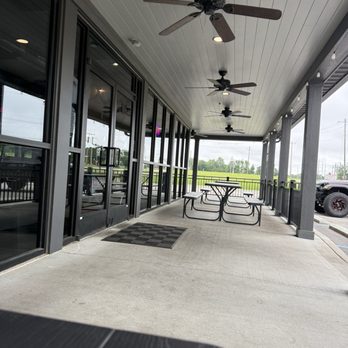 Bubbas Pizzas - Front patio - Pizza Near Me - Bedford, Indiana