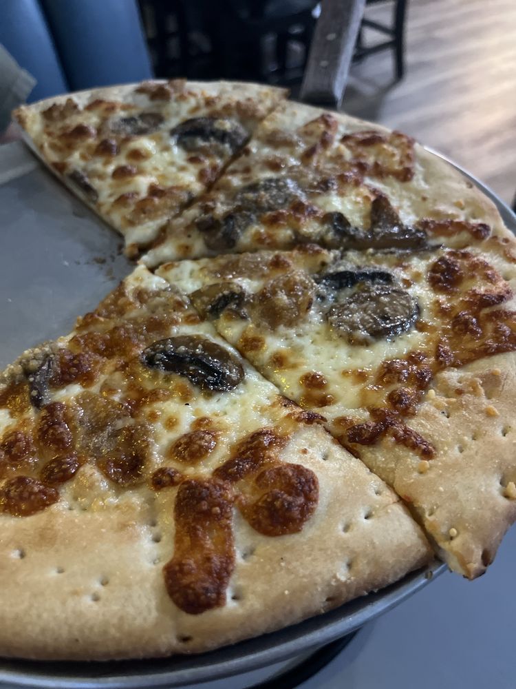 Isola Pizzeria and Bar