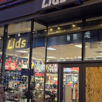Lids - Storefront - Sports Wear Near Me - Chicago, Illinois