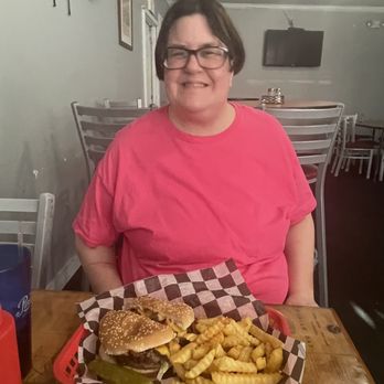 Roshell's Cafe & Deli - Bacon Cheese Steer Burger - Cafes Near Me - Mobile, Alabama