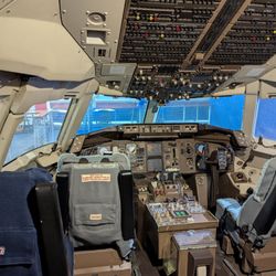 Delta Flight Museum - 767 cockpit