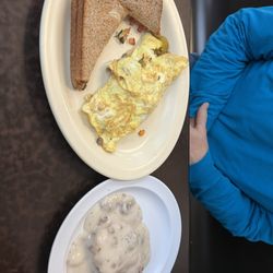 Lakewood Diner - Vegetable omelet with toast and biscuits and gravy