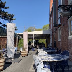 Pistarro's - Patio area