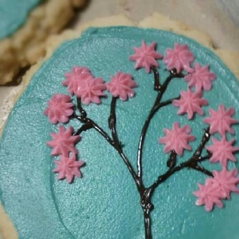 Leah's Pastries - a cookie decorated with pink flowers - Bakeries Near Me Leah's Pastries - a cookie decorated with pink flowers - Bakeries Near Me