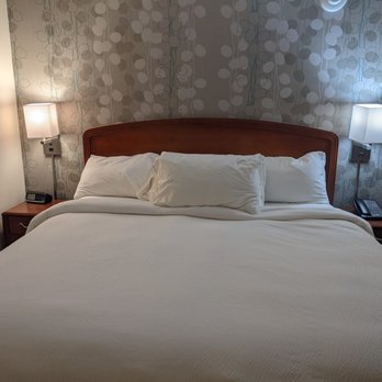 Courtyard by Marriott Valdosta - King bed at the Courtyard by Marriott Valdosta - Hotels Near Me - Valdosta, Georgia Courtyard by Marriott Valdosta - King bed at the Courtyard by Marriott Valdosta - Hotels Near Me - Valdosta, Georgia