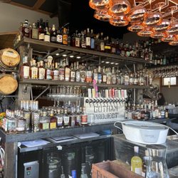 /pôr/ wine house