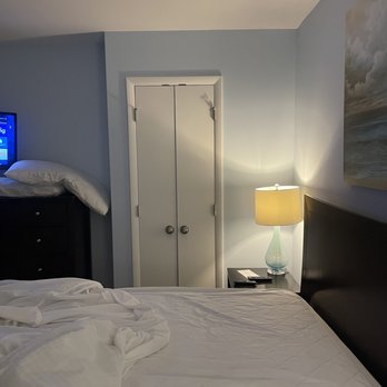Victory Beach Vacations - Closet/master bedroom - Vacation Rentals Near Me - Carolina Beach, North Carolina Victory Beach Vacations - Closet/master bedroom - Vacation Rentals Near Me - Carolina Beach, North Carolina