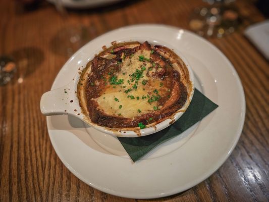 Les Cavistes | Bistro Bar à vin Boutique by null