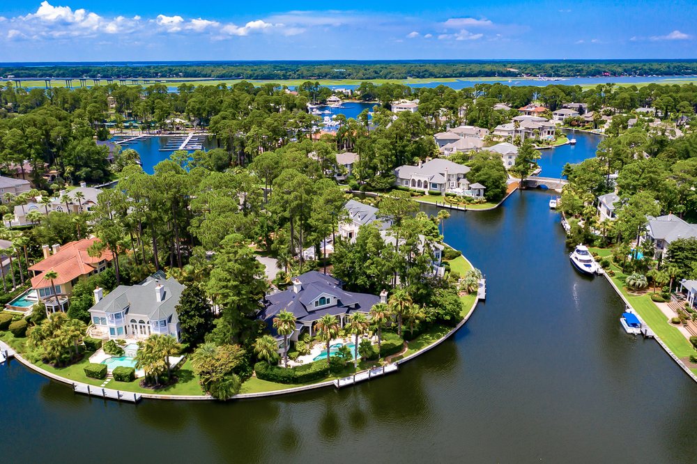 REED REAL ESTATE GROUP Updated April 2024 Request Information 25 Photos 11 Park Ln