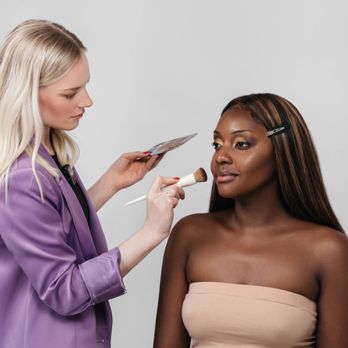Online Makeup Academy - Cosmetology Schools Near Me - New York, New York Online Makeup Academy - Cosmetology Schools Near Me - New York, New York