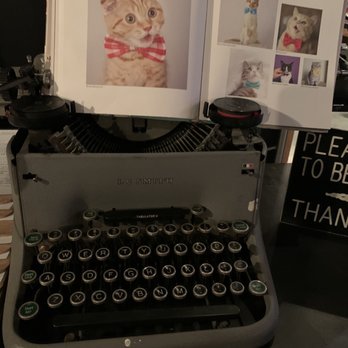 ZENSTREET - Vintage typewriter. If you don't know what that is, Google it - Thai Near Me - Riverside, California