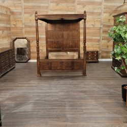 Treasure Trove Fleatique - Henredon bedroom set
