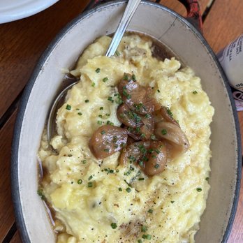 Trivoli Tavern - Garlic mashed potatoes - American Near Me - Chicago, Illinois Trivoli Tavern - Garlic mashed potatoes - American Near Me - Chicago, Illinois