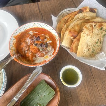 Ono Bar Grill Indian Cuisine - Butter chicken and garlic naan - Indian Near Me - Kapaʻa, Hawaii Ono Bar Grill Indian Cuisine - Butter chicken and garlic naan - Indian Near Me - Kapaʻa, Hawaii
