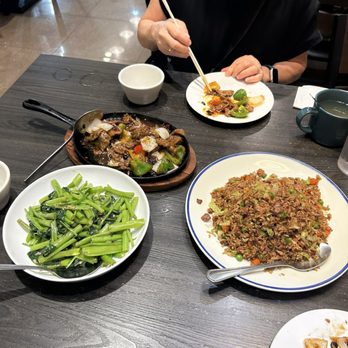 Yi Xin Cafe - Ong choy, sizzling beef, and Malaysian fried rice - Hong Kong Style Cafe Near Me - Honolulu, Hawaii