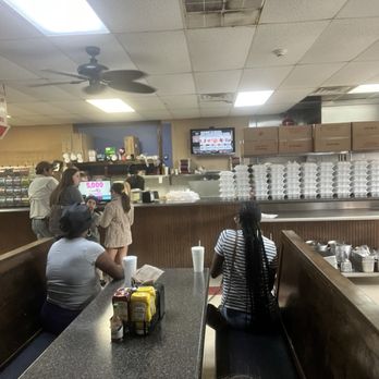 Hot Diggity Dogs - Counter service - Hot Dogs Near Me - Thomasville, Georgia