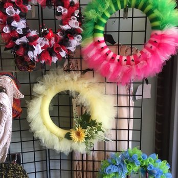 Uncommonly Beautiful - Lady bug wreath I bought. Love it - Used, Vintage & Consignment Near Me - Monongahela, Pennsylvania Uncommonly Beautiful - Lady bug wreath I bought. Love it - Used, Vintage & Consignment Near Me - Monongahela, Pennsylvania