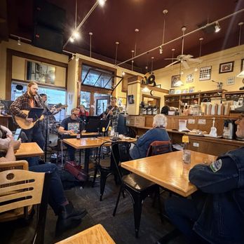 Headlands Coffeehouse - Coffee & Tea Near Me - Fort Bragg, California
