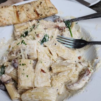 Station 66 - Chicken alfredo - Bars Near Me - Williams, Arizona Station 66 - Chicken alfredo - Bars Near Me - Williams, Arizona