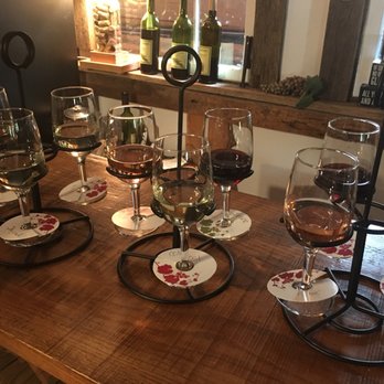 Willowcroft Farm Vineyards - Flint's Flights - Wineries Near Me - Leesburg, Virginia Willowcroft Farm Vineyards - Flint's Flights - Wineries Near Me - Leesburg, Virginia