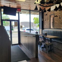 Sheikhs N Burgers - Seating area