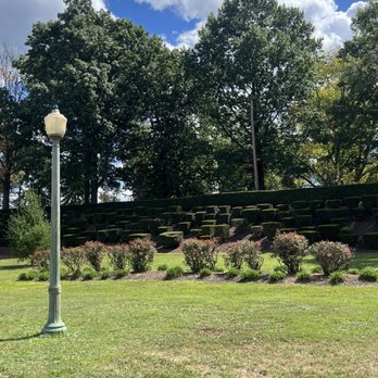 Italian Lake - Beautifully maintained formal gardens at Italian Lake - Parks Near Me Italian Lake - Beautifully maintained formal gardens at Italian Lake - Parks Near Me