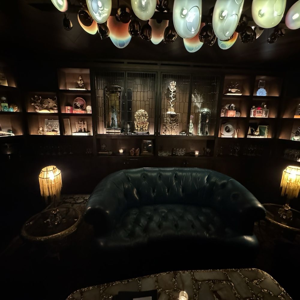 Deep Dive - Seating area - Speakeasies Near Me - Seattle, Washington Deep Dive - Seating area - Speakeasies Near Me - Seattle, Washington
