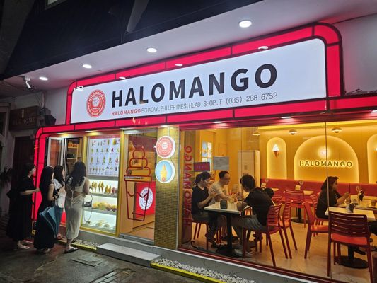 Halomango beach by null