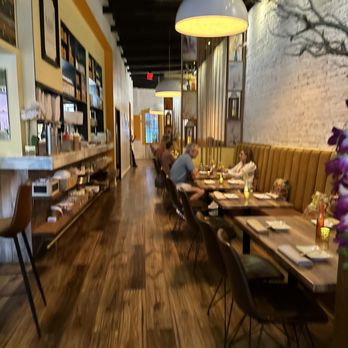 La Moon - Dinning area - Vietnamese Near Me - Atlanta, Georgia