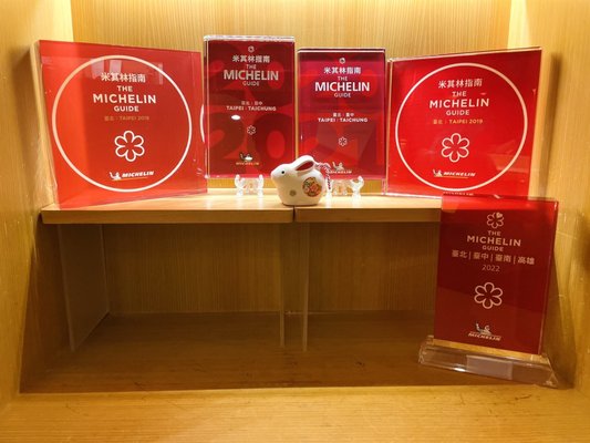 Nomura Sushi by null