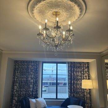 Hotel Carmichael - Beautiful chandelier - Hotels Near Me - Carmel, Indiana