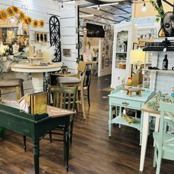 Trader Maes Furniture and Decor Market - Trader Mae's