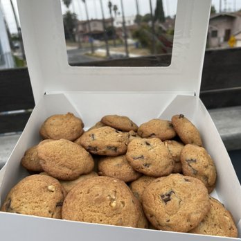 Baking Dankums - Chocolate Chip Cookies - Desserts Near Me