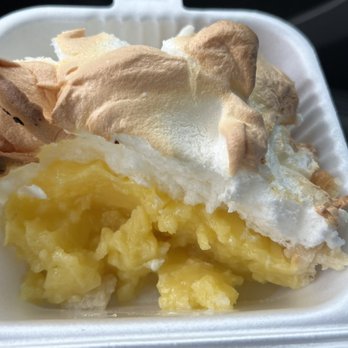 Blue Springs Cafe - Lemon meringue pie - American Near Me - Highland, Illinois