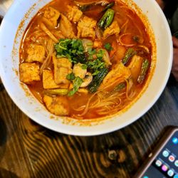 Saigon Cafe - Tom yum noodle soup