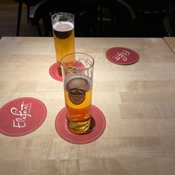 Elefant - Bierchen mit einem Freund