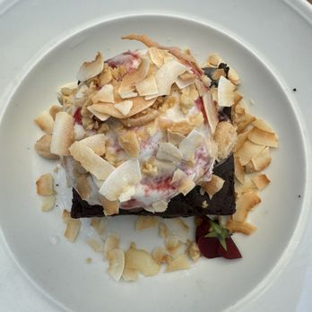 Schooners Monterey - Brownie Sundae - Seafood Near Me - Monterey, California Schooners Monterey - Brownie Sundae - Seafood Near Me - Monterey, California