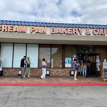 Cream Pan - 05.02.21 socially distanced line that went out on the parking lot - Bakeries Near Me - Tustin, California