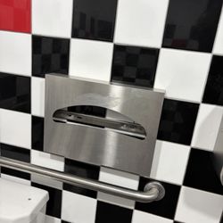 NO TOILET SEAT COVERS