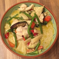 Mr. Thai Imbiss - Gaeng Kiowan Gai in a nicer bowl ;)