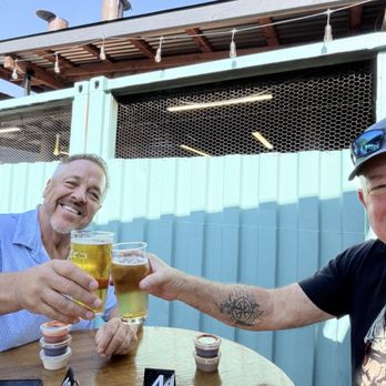 Botto's BBQ - Enjoying company with a cold draft beer - Barbeque Near Me - Portland, Oregon Botto's BBQ - Enjoying company with a cold draft beer - Barbeque Near Me - Portland, Oregon