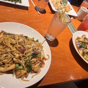 Big Bowl - Chicken stir fry - Chinese Near Me - Schaumburg, Illinois Big Bowl - Chicken stir fry - Chinese Near Me - Schaumburg, Illinois
