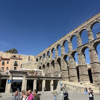 Acueducto de Segovia - Other side of aqueduct - Landmarks & Historical Buildings Near Me - Segovia, SG Acueducto de Segovia - Other side of aqueduct - Landmarks & Historical Buildings Near Me - Segovia, SG