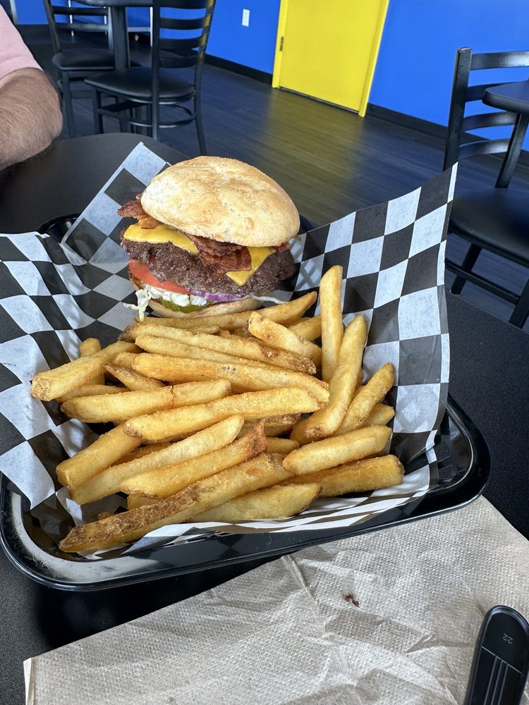 5th Street Burger & Fries Logo
