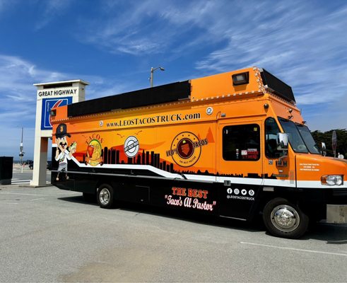 Leo’s Tacos Truck by null
