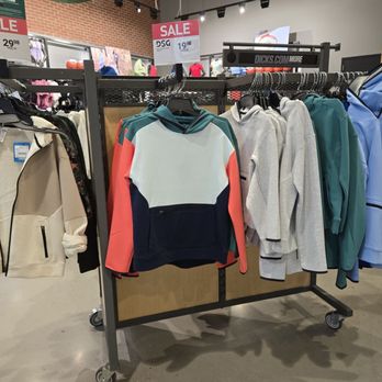 DICK'S Sporting Goods - Sports Wear Near Me - Tigard, Oregon
