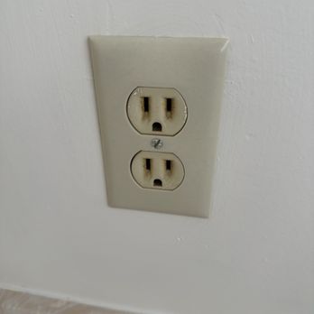 Southern Management Rentals - Electric was NOT turned on for our tour.. weird. This was in the bathroom.. safe hazard. No reset? - Property Management Near Me - Glen Rock, Pennsylvania Southern Management Rentals - Electric was NOT turned on for our tour.. weird. This was in the bathroom.. safe hazard. No reset? - Property Management Near Me - Glen Rock, Pennsylvania