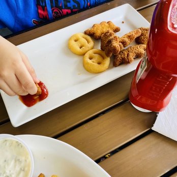 Rendezvous - Smiley-face chicken nuggets - Seafood Near Me - Fort Lauderdale, Florida Rendezvous - Smiley-face chicken nuggets - Seafood Near Me - Fort Lauderdale, Florida