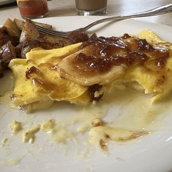 Jack's Outback Restaurant - Brie, Apple, and fig omelet - Breakfast & Brunch Near Me - Yarmouth Port, Massachusetts